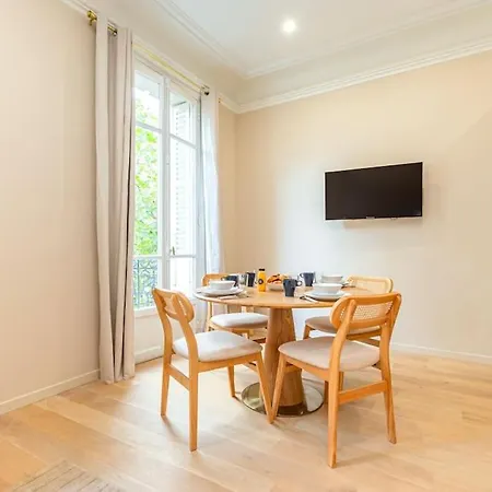 Neuf Quartier Pereire Apartment